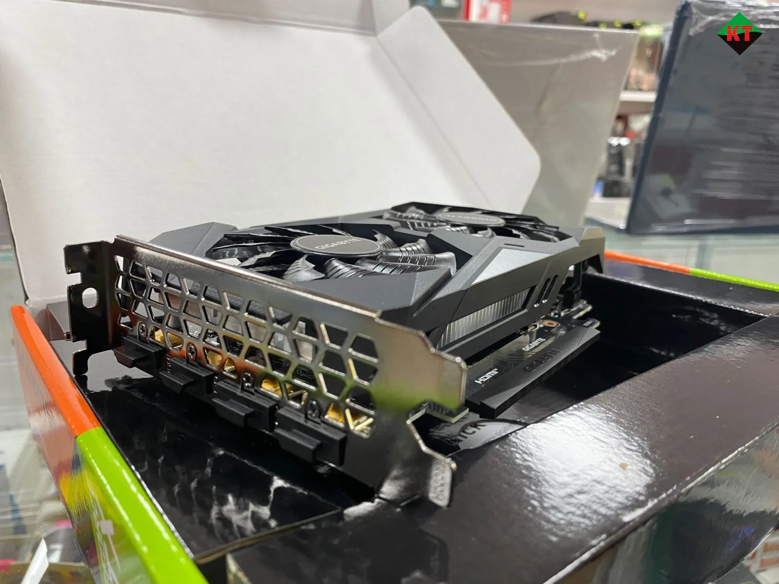 Card màn hình Gigabyte RTX 3050 WINFORCE OC-6G ( Cạc đồ hoạ GV-N3050WF2OC -6GD )