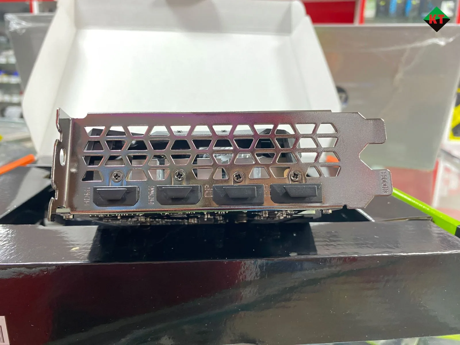 Card màn hình Gigabyte RTX 3050 WINFORCE OC-6G ( Cạc đồ hoạ GV-N3050WF2OC -6GD )