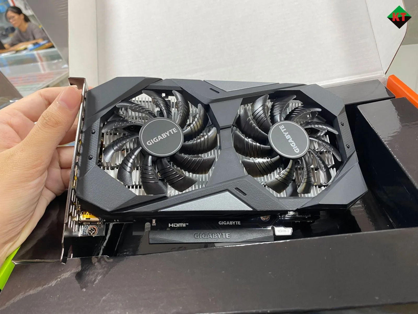 Card màn hình Gigabyte RTX 3050 WINFORCE OC-6G ( Cạc đồ hoạ GV-N3050WF2OC -6GD )